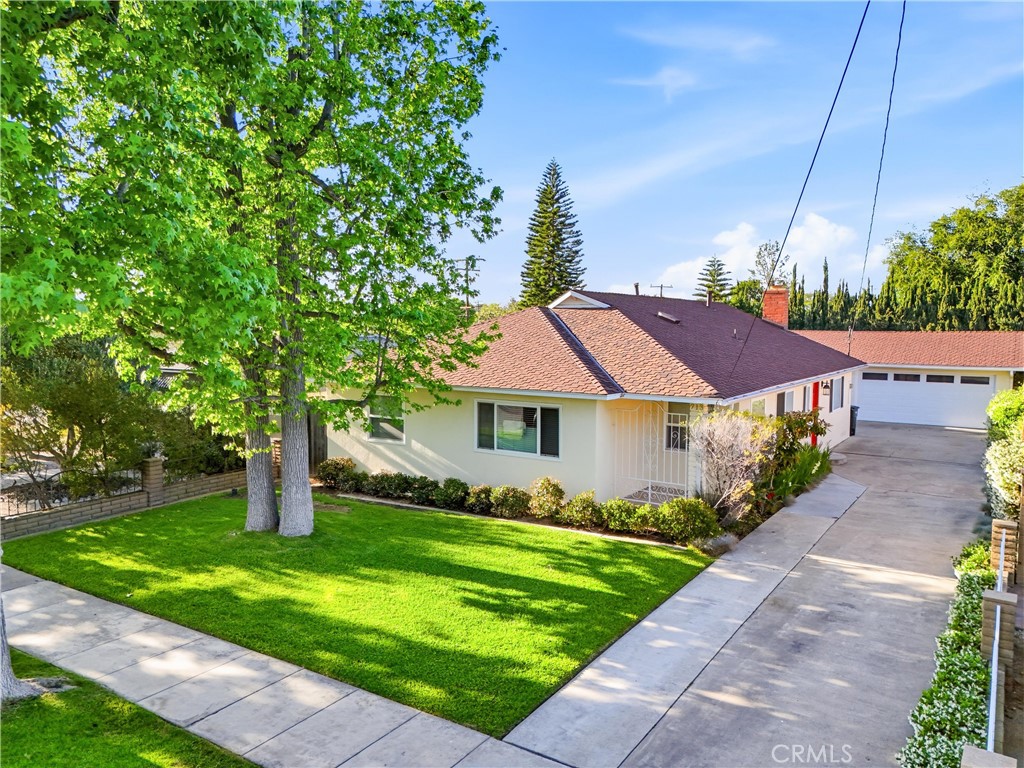 713 E Sycamore