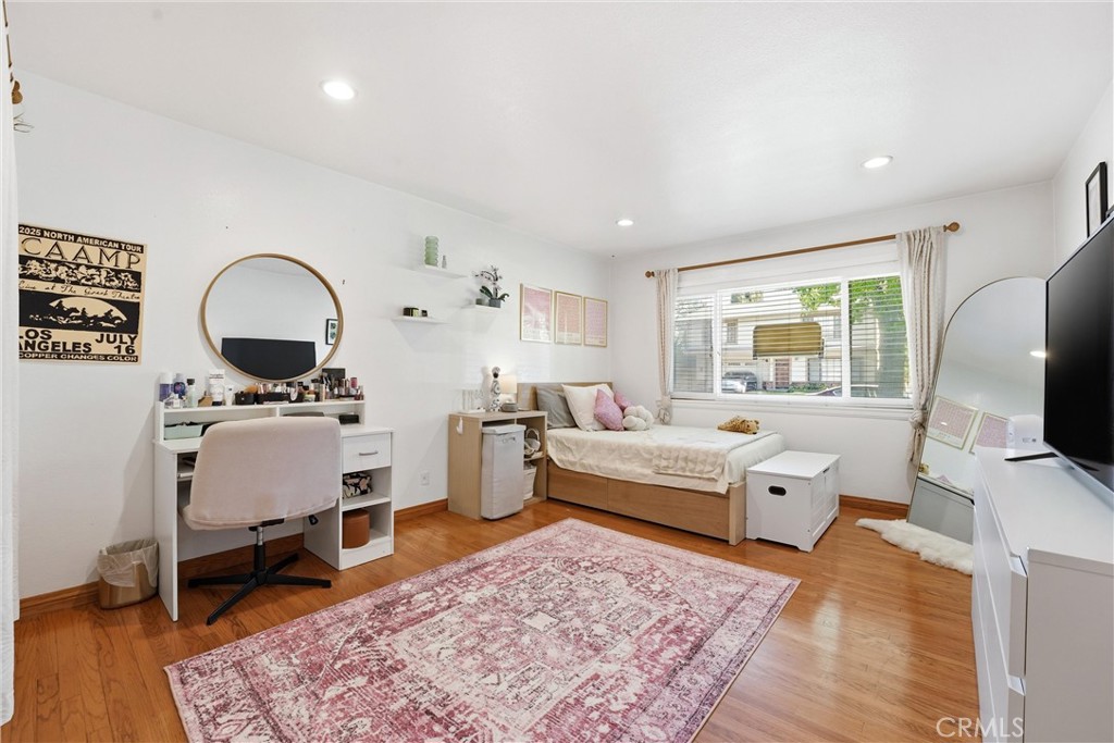 713 E Sycamore