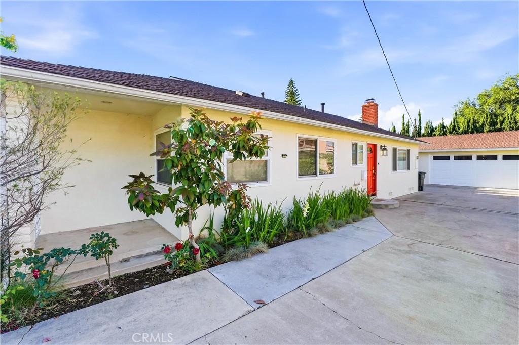 713 E Sycamore
