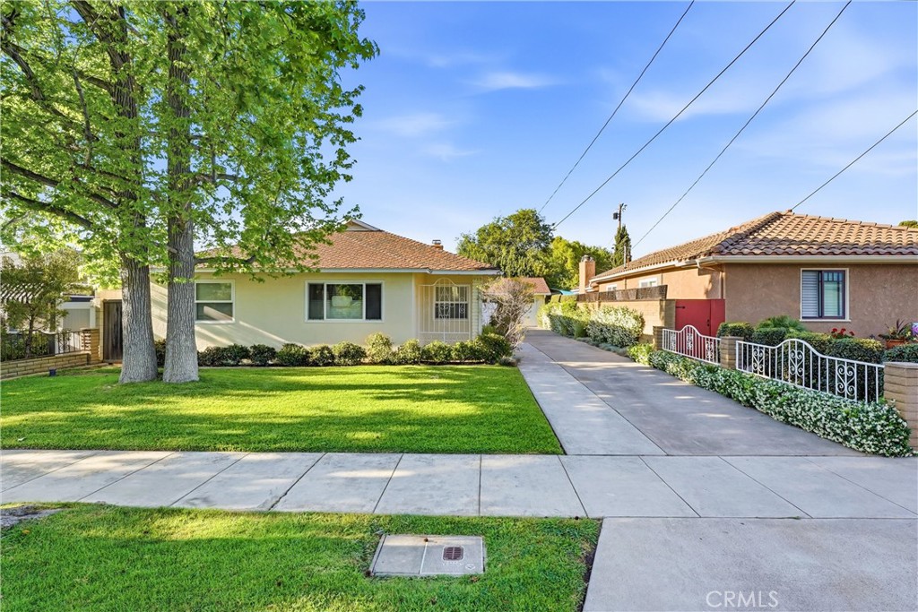 713 E Sycamore