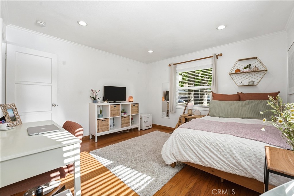 713 E Sycamore