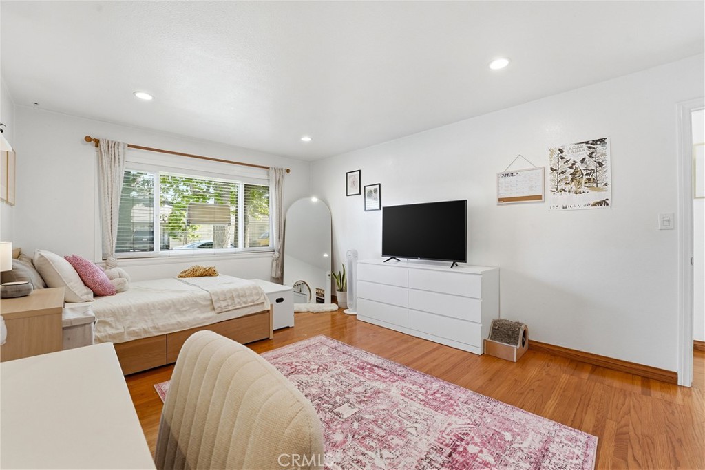 713 E Sycamore