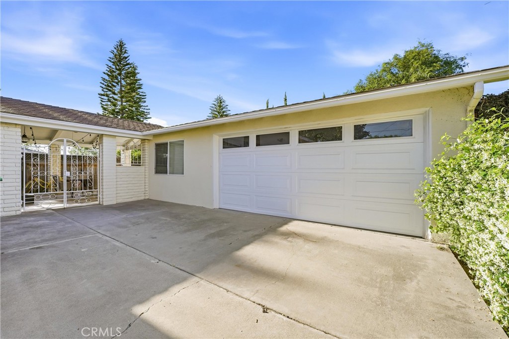 713 E Sycamore