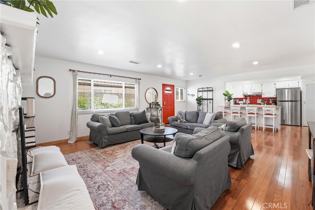 713 E Sycamore
