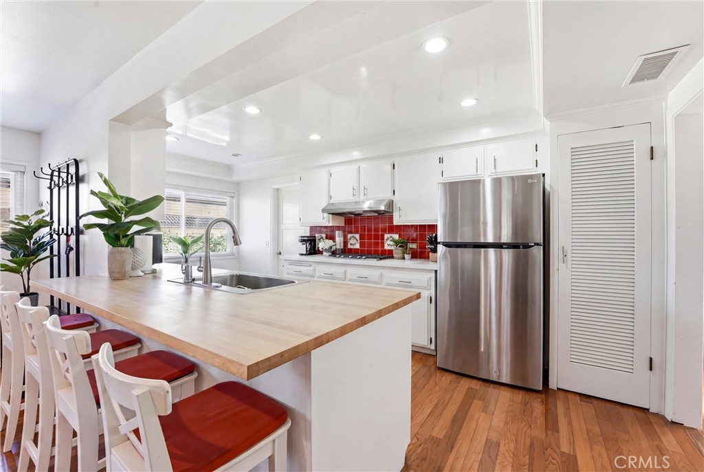 713 E Sycamore