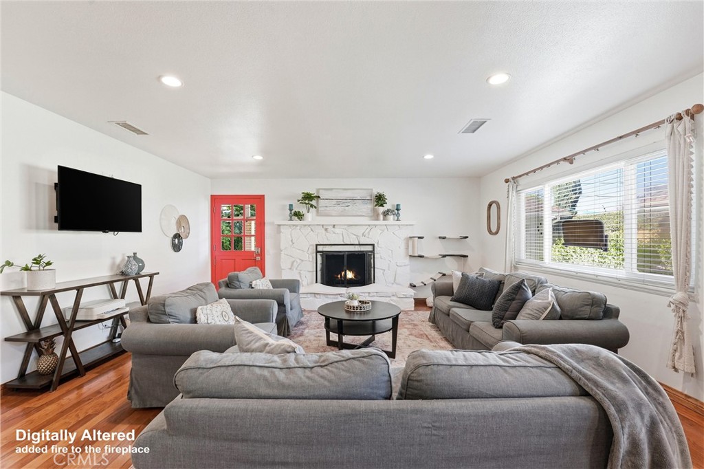713 E Sycamore
