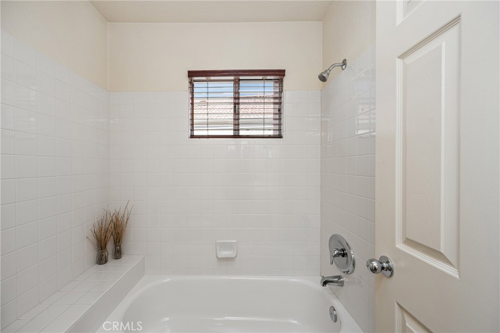 39876 Via Castana