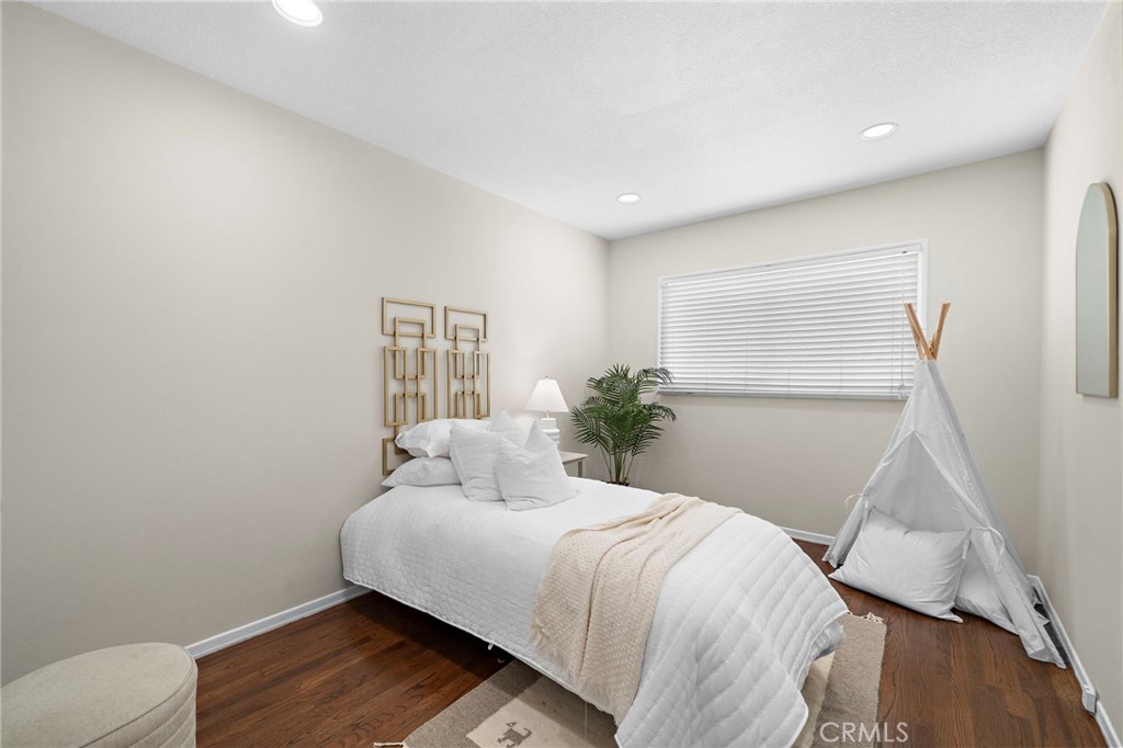 324 Sequoia
