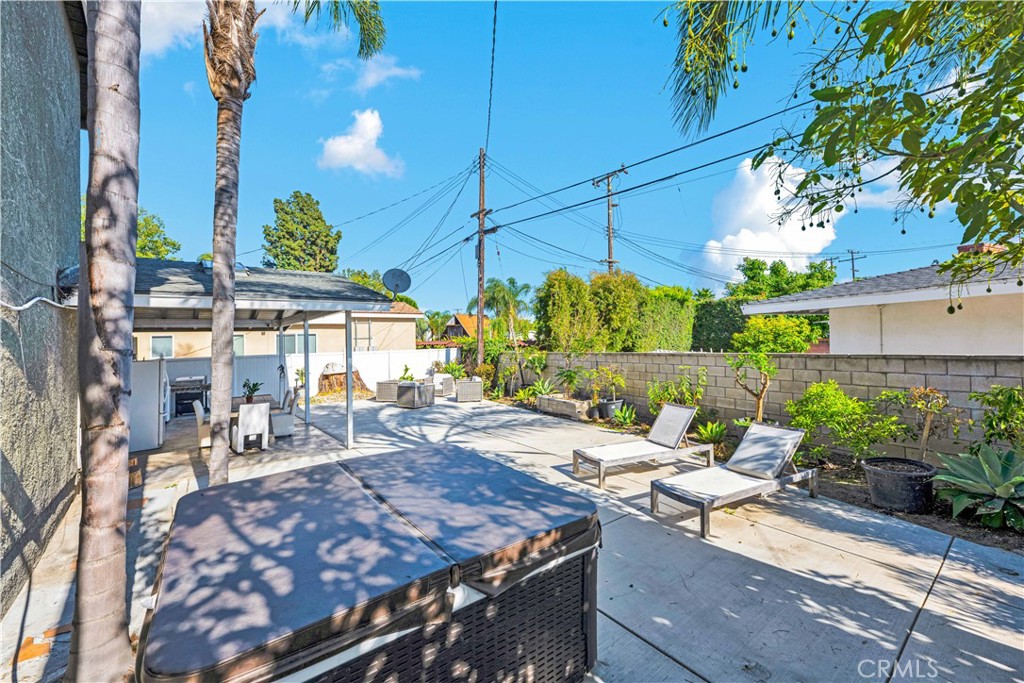 11912 Edgewood