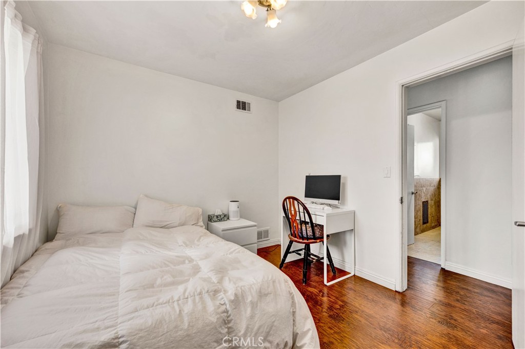 11912 Edgewood