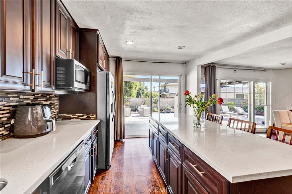 11912 Edgewood