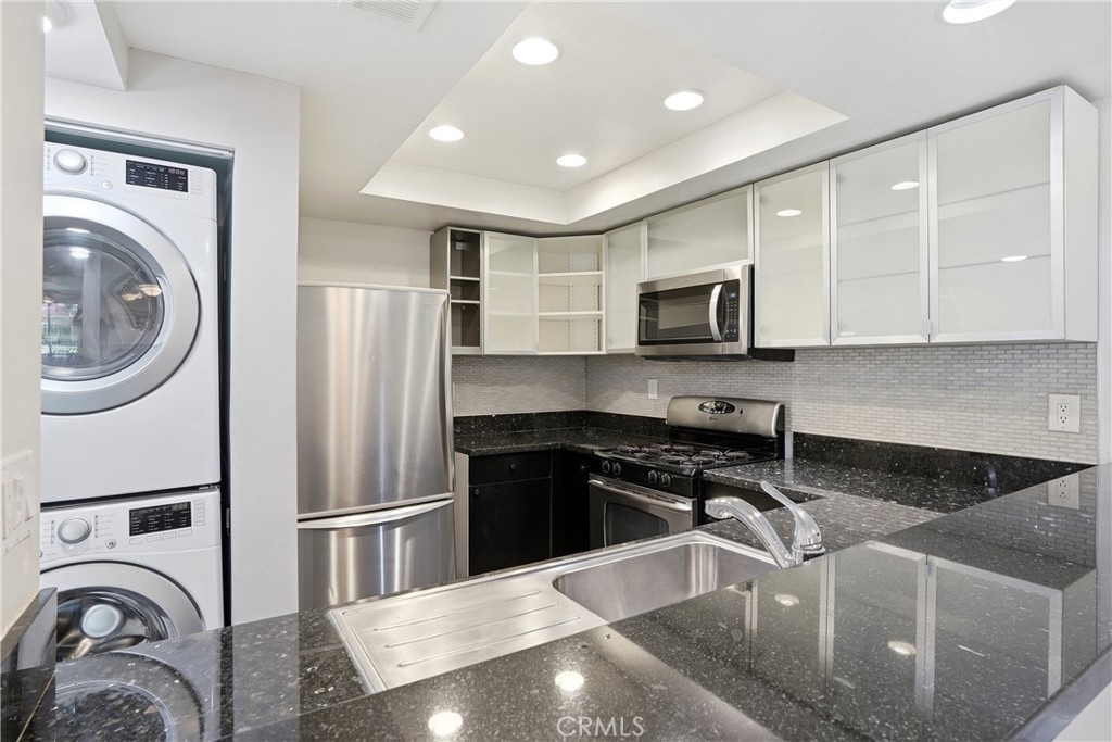 809 N Spurgeon Street 5