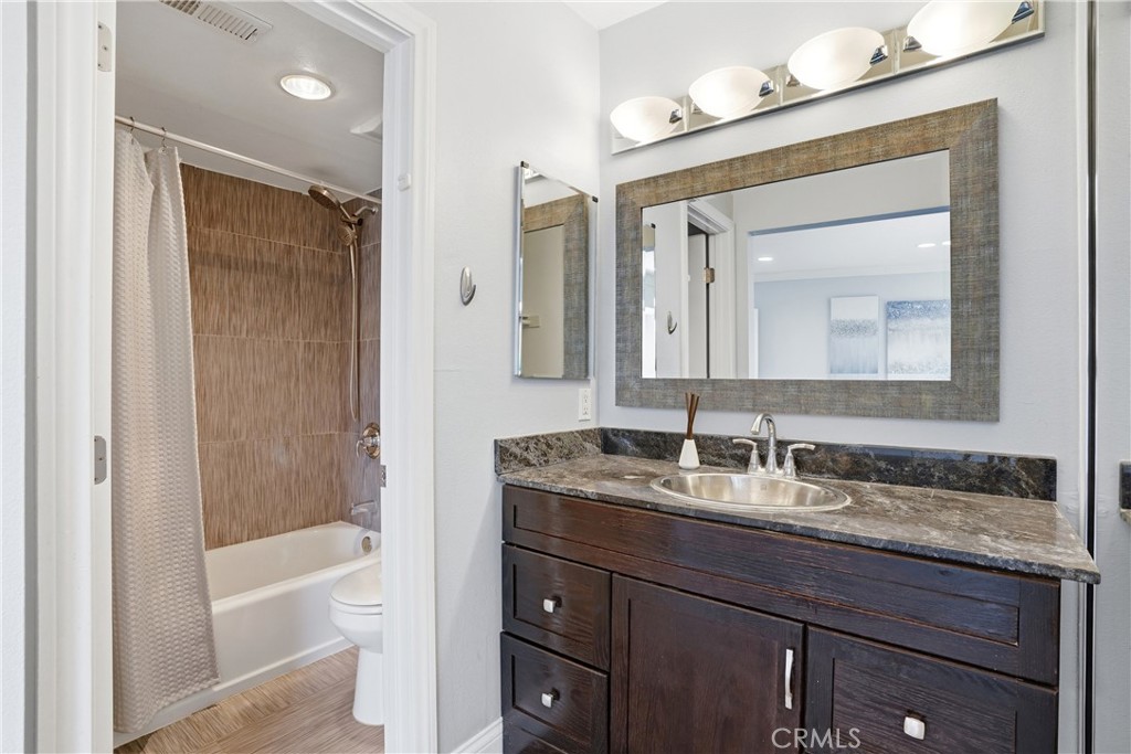 809 N Spurgeon Street 5