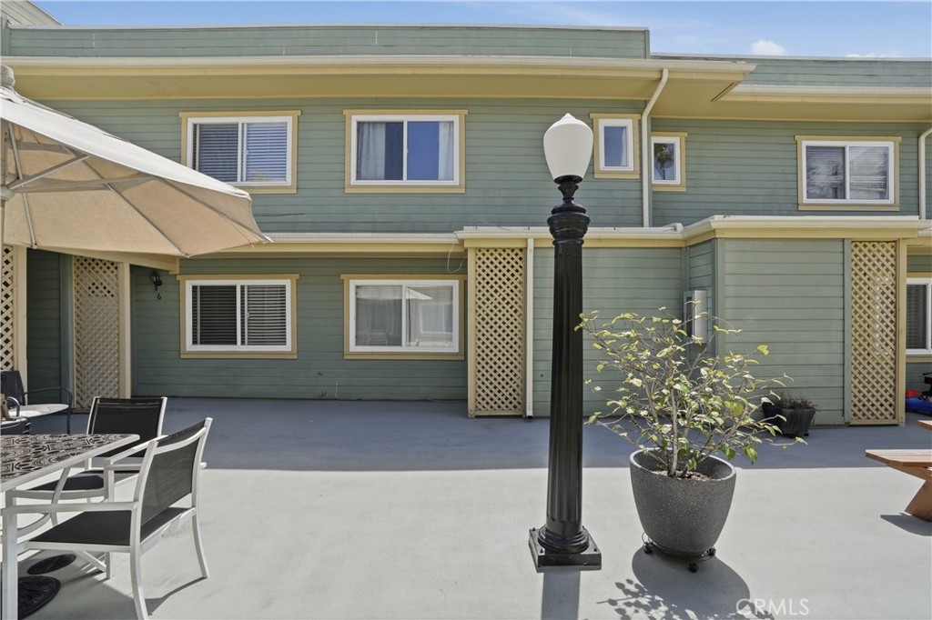 809 N Spurgeon Street 5