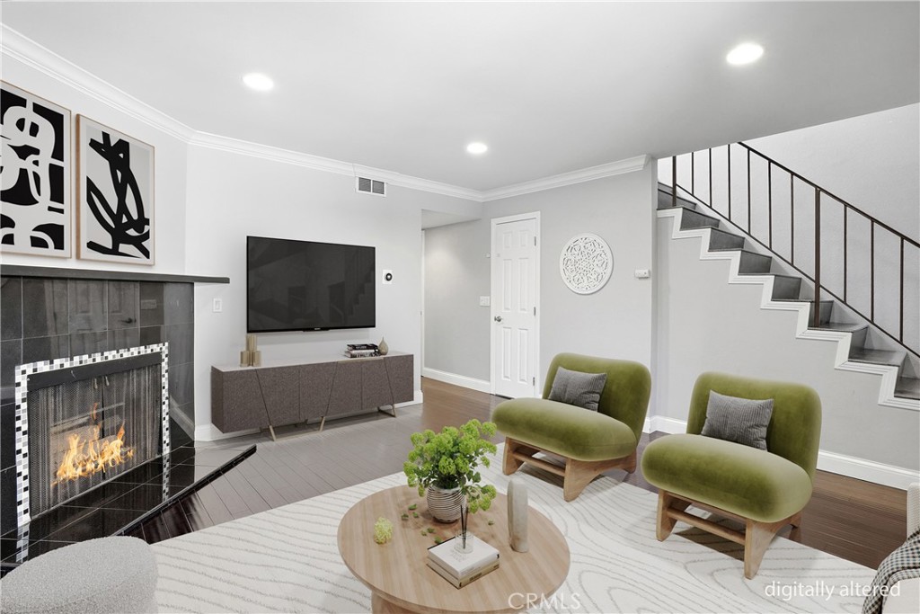 809 N Spurgeon Street 5