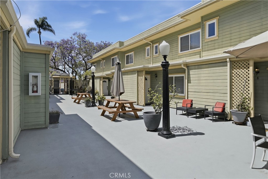 809 N Spurgeon Street 5