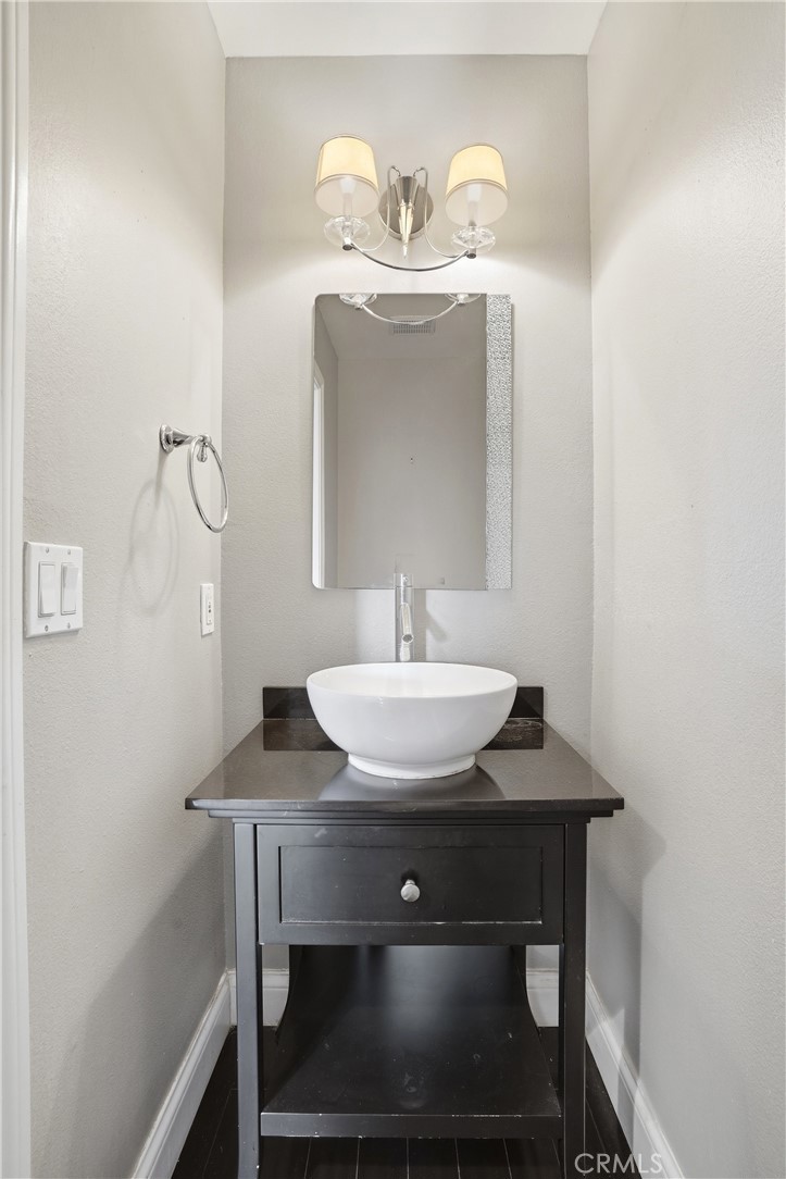 809 N Spurgeon Street 5