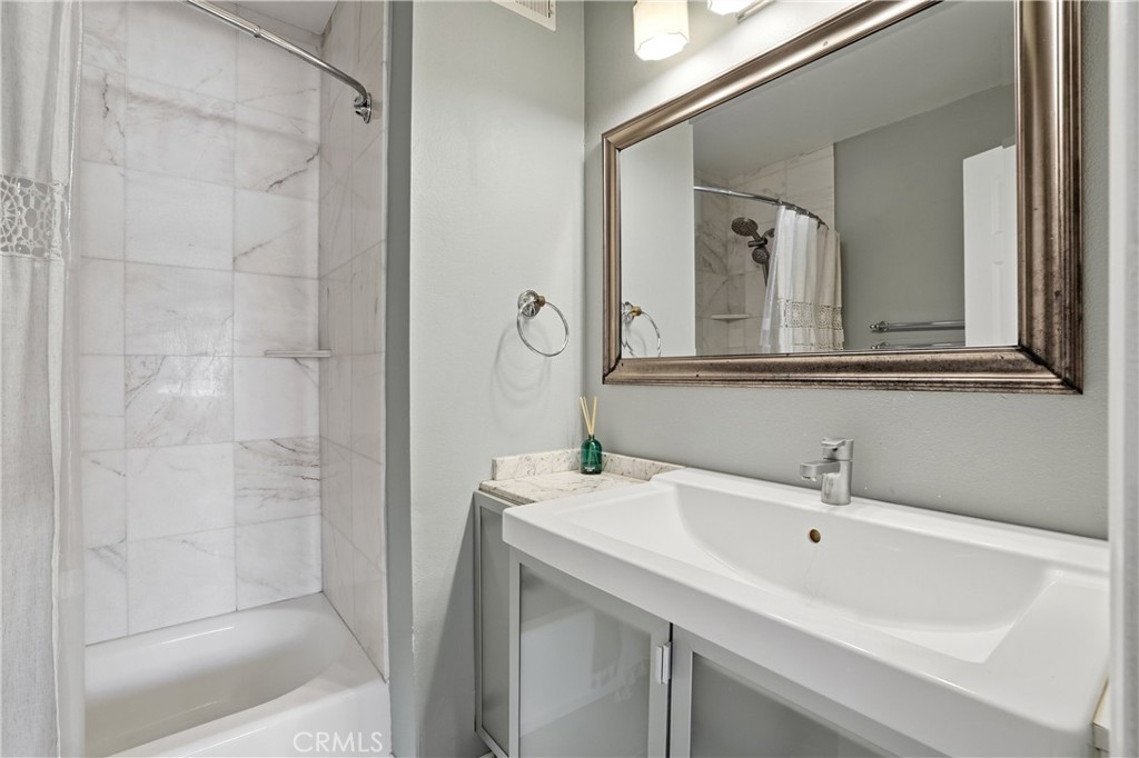 809 N Spurgeon Street 5