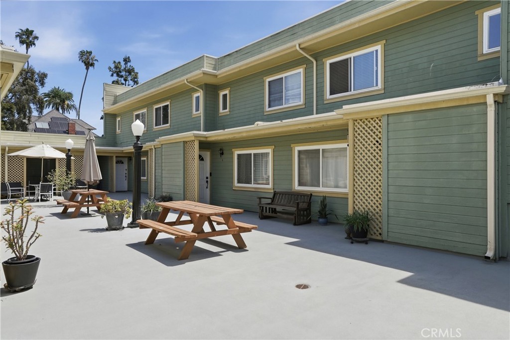 809 N Spurgeon Street 5