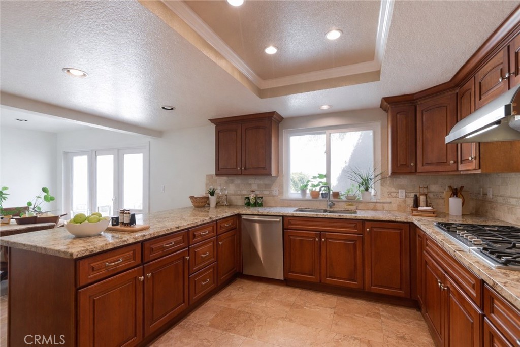 5755 Avenida Estoril