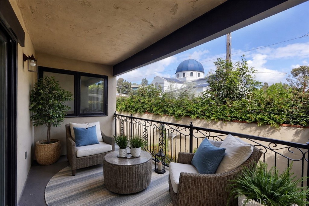 5755 Avenida Estoril