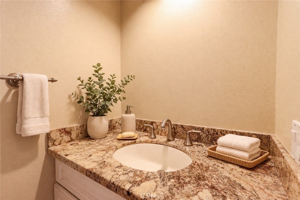 5755 Avenida Estoril