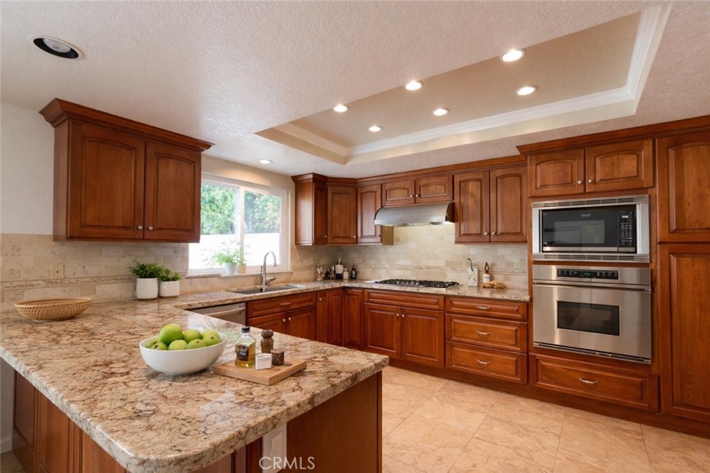 5755 Avenida Estoril