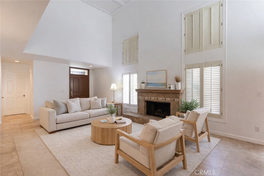 5755 Avenida Estoril