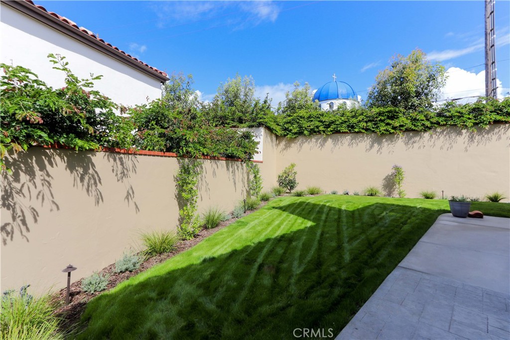 5755 Avenida Estoril