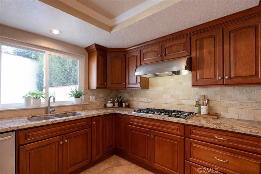 5755 Avenida Estoril