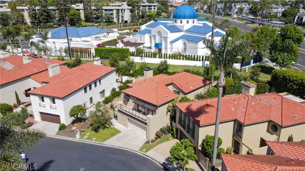 5755 Avenida Estoril