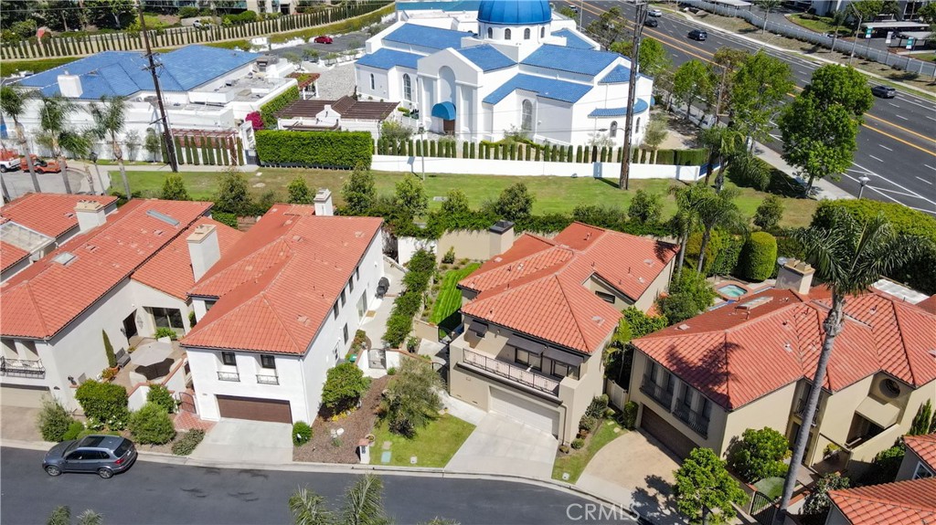 5755 Avenida Estoril