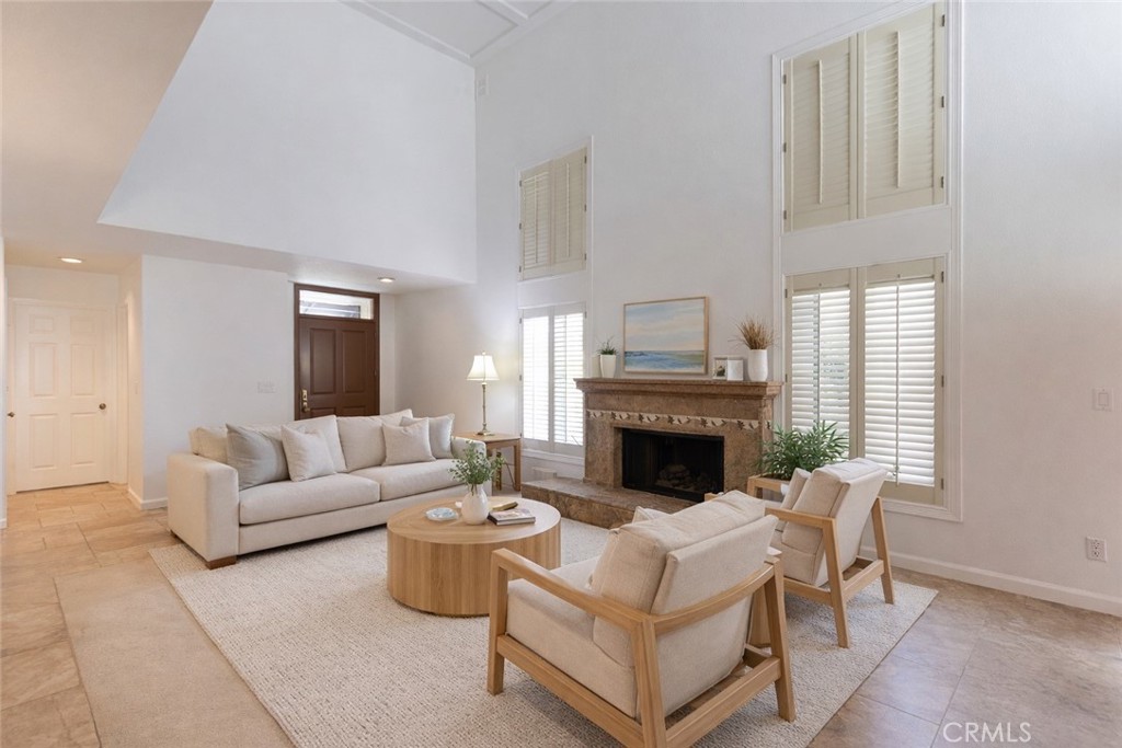 5755 Avenida Estoril