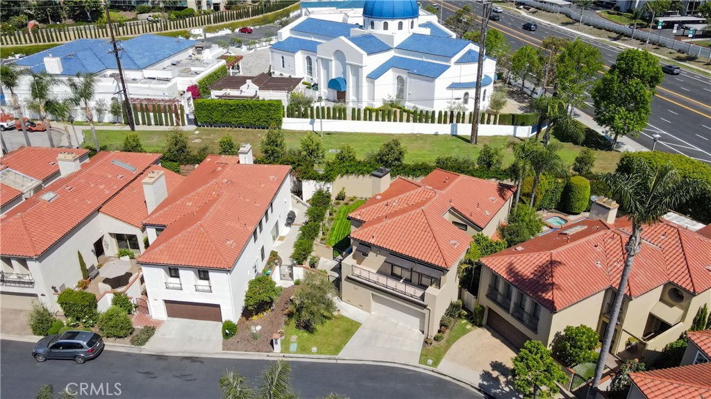 5755 Avenida Estoril