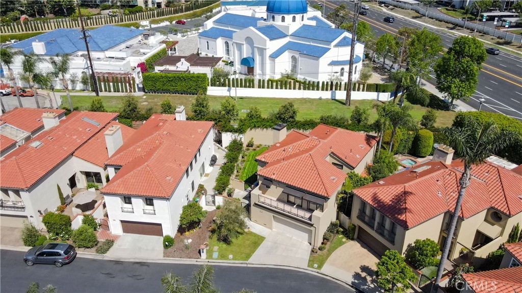 5755 Avenida Estoril