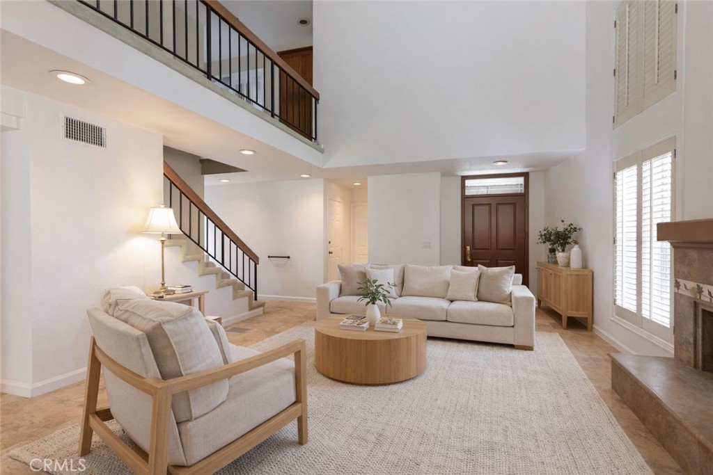 5755 Avenida Estoril