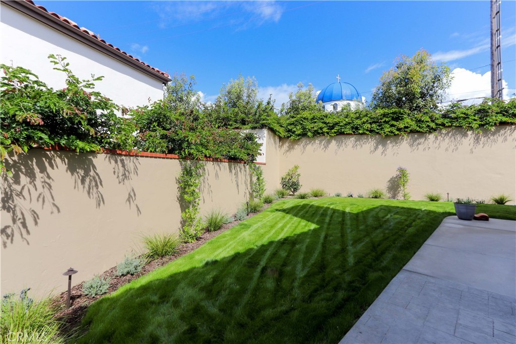 5755 Avenida Estoril