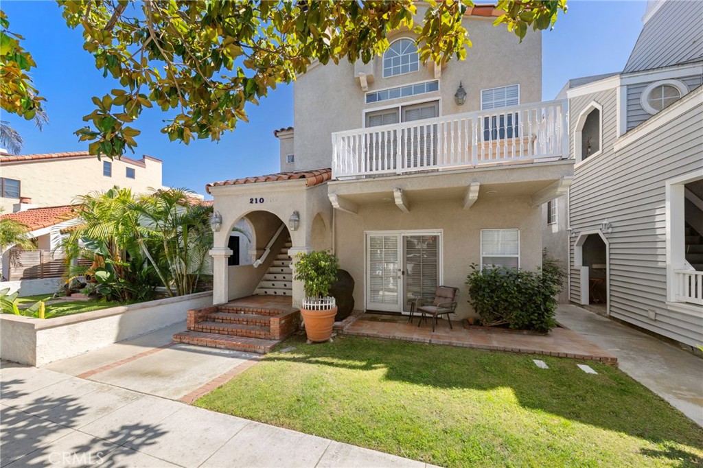 210 Glendora Avenue
