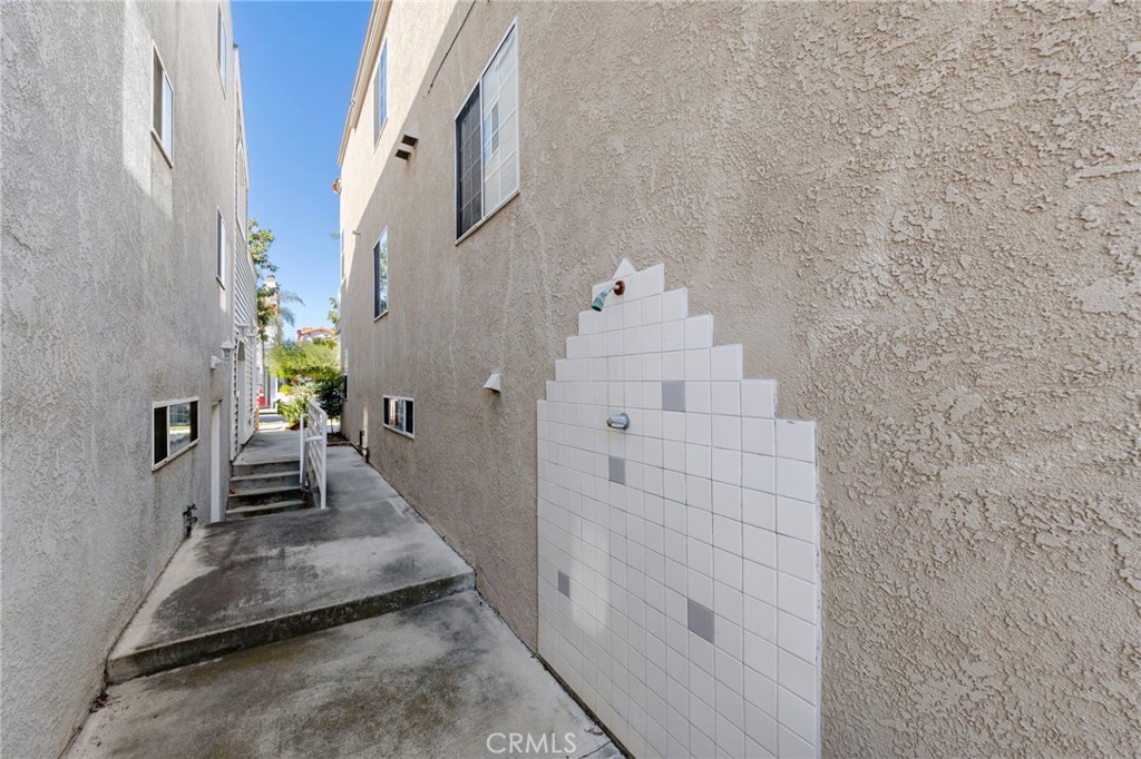 210 Glendora Avenue