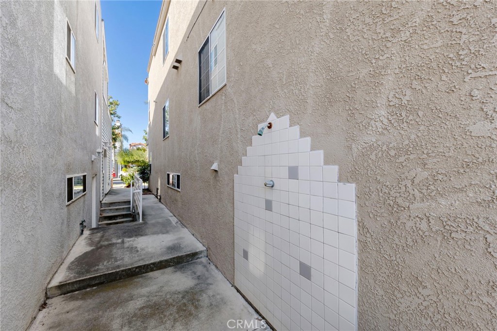 210 Glendora Avenue