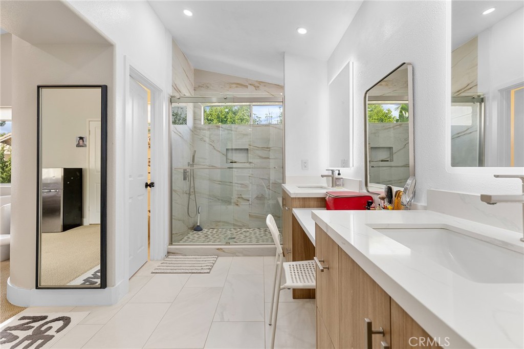 2116 Sun Ridge Cir
