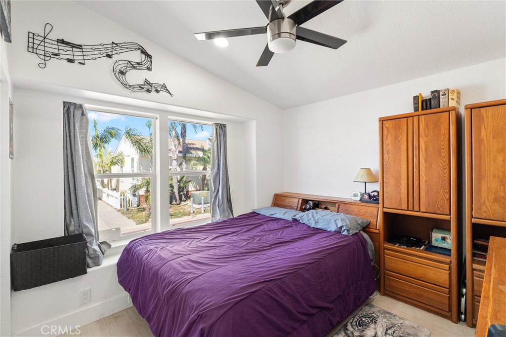 21851 Newland Square 250