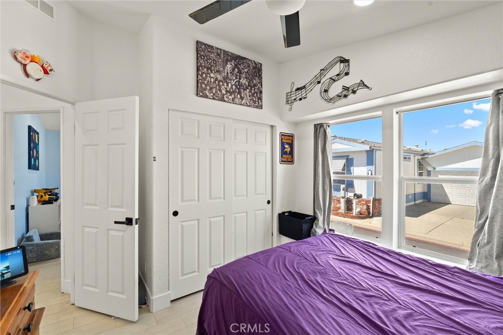 21851 Newland Square 250