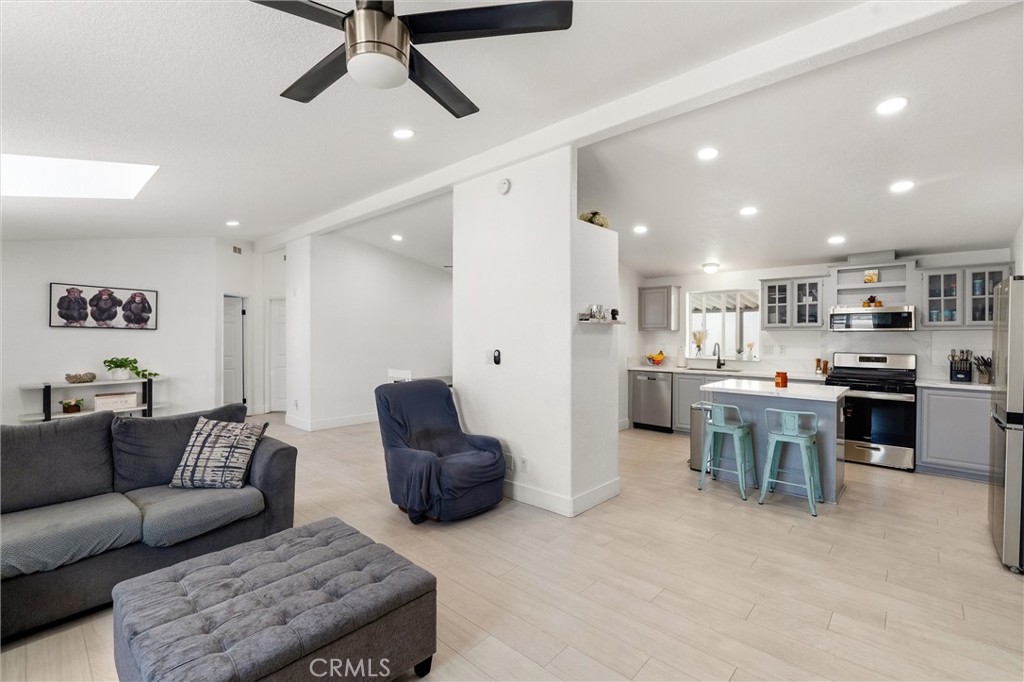 21851 Newland Square 250