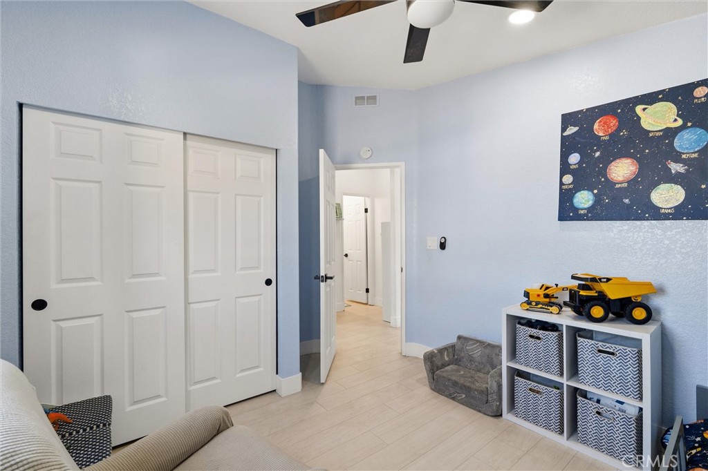 21851 Newland Square 250