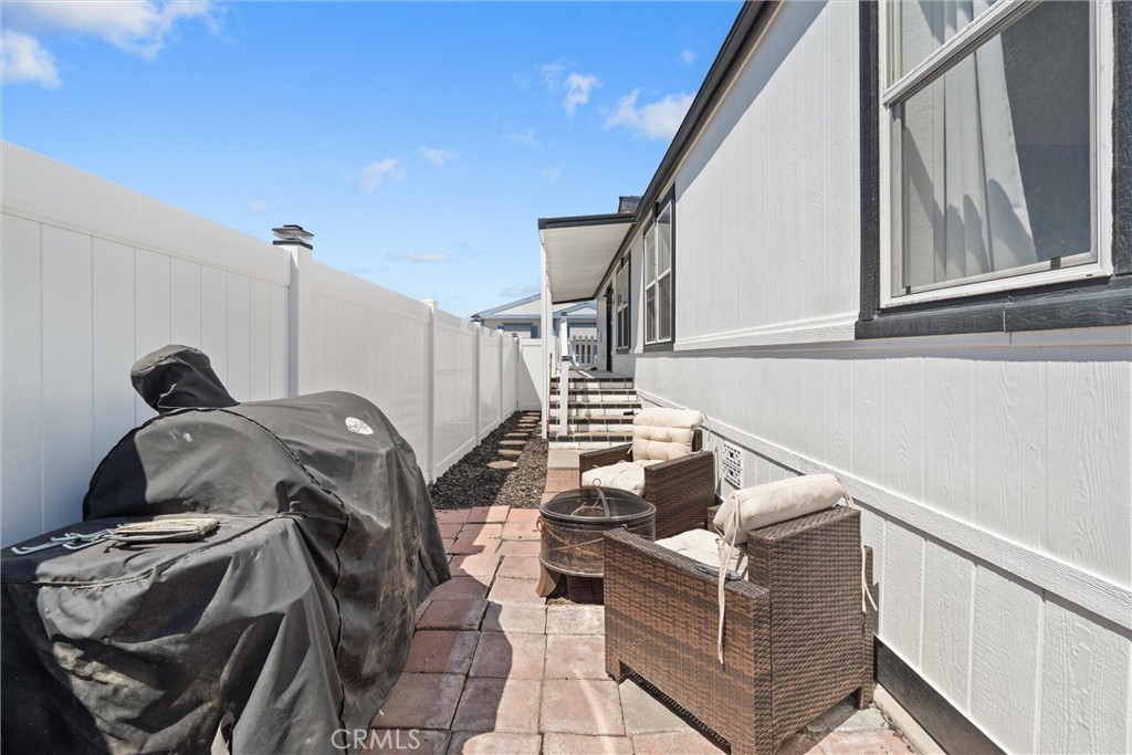 21851 Newland Square 250
