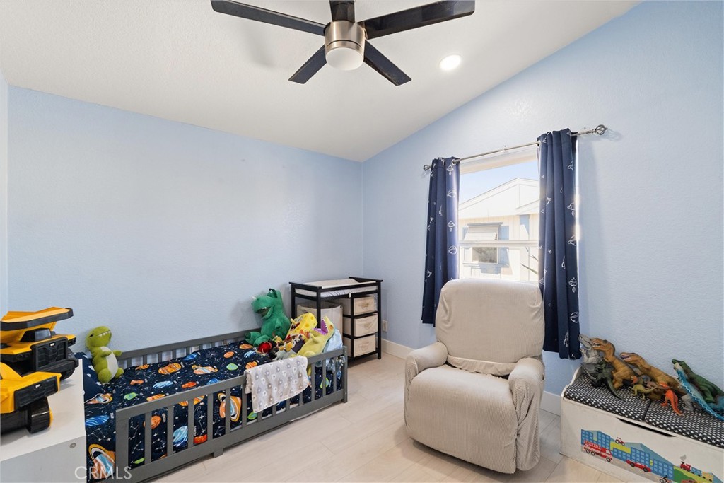 21851 Newland Square 250