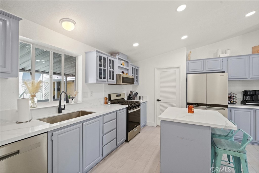 21851 Newland Square 250