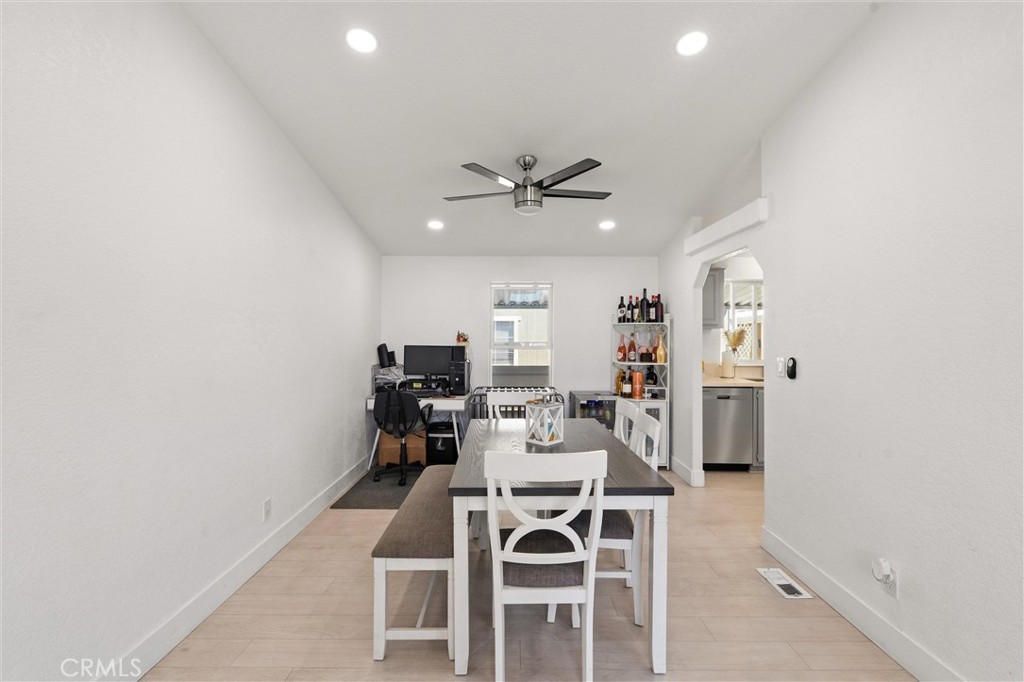 21851 Newland Square 250