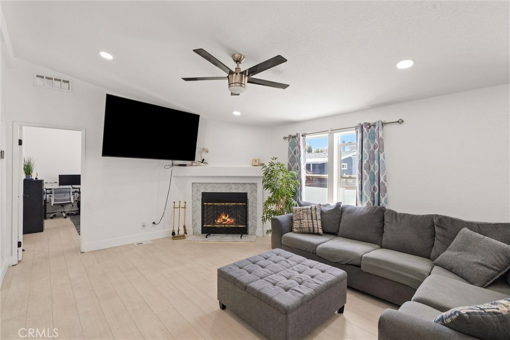 21851 Newland Square 250